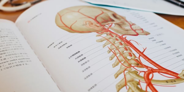 医学書の購入費を全額支給